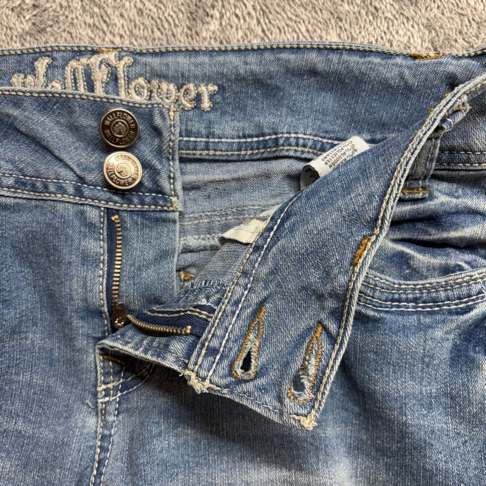 WallFlower Bootcut Jeans Womens 9 Blue NWOT Zip Fly Frayed Hem Stretch Denim - Picture 8 of 15